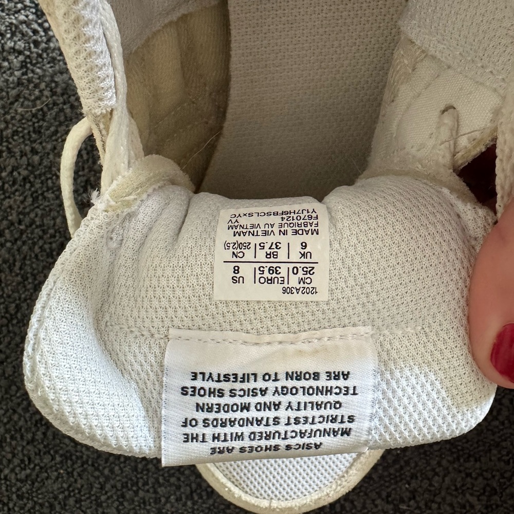 Practically New Asics, Size 8 - image 5